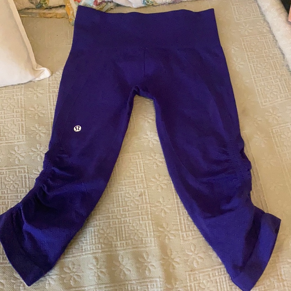 XS stretchy Lululemon crop leggings.